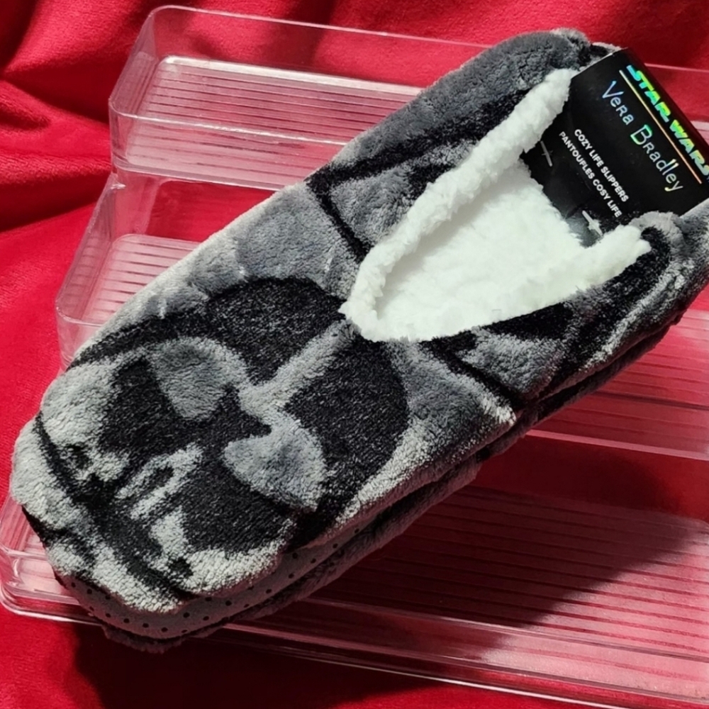Nwt Vera Bradley Star Wars slippers in Medium size (6/7) womens